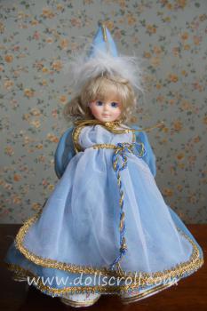 Robin Woods - Camelot Castle - Little Queen Guinevere - Doll
